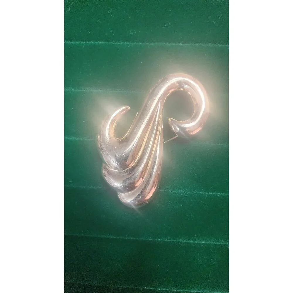 Vintage 80s gold tone sculptural swirl brooch large abstract high polish